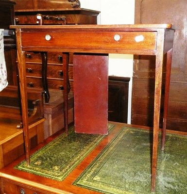 Lot 543 - Small mahogany single drawer side table