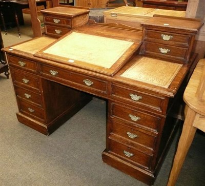 Lot 555 - Oak clerk's desk