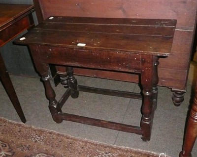 Lot 573 - 18th/19th century oak side table