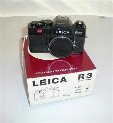 Lot 1155 - A Leica R3 Mot Electronic Camera Body No.1511106, made in Portugal, in black, with passport and...
