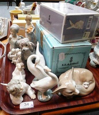 Lot 34 - Ten assorted Lladro figurines