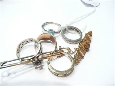 Lot 59 - Small quantity of gold jewellery and two rings