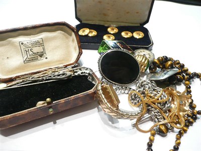 Lot 82 - Miscellaneous jewellery and watches, etc