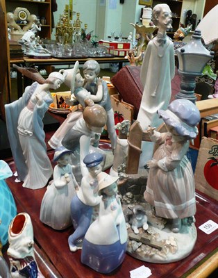 Lot 159 - Tray of assorted Lladro and similar figures