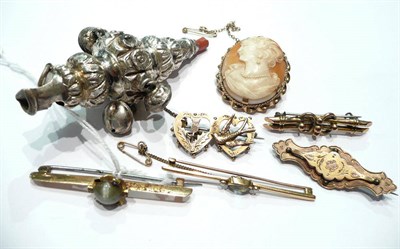 Lot 178 - A cameo brooch, a cats-eye chrysoberyl brooch (a.f.), four other brooches and a silver coral...