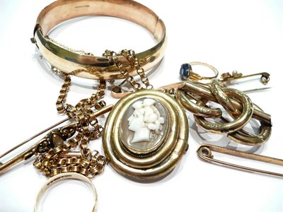 Lot 180 - 9ct gold hinged bangle, various bar brooches, chain, cameo brooch, rings etc