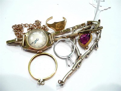 Lot 200 - 9ct gold lady's wristwatch, a broken signet ring, a brooch mount etc