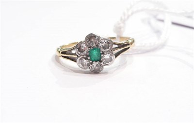 Lot 316 - An emerald and diamond cluster ring