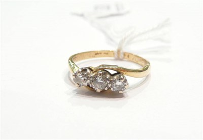 Lot 320 - A graduated diamond three stone ring