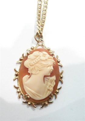 Lot 349 - A curb necklet with cameo pendant