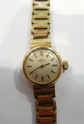 Lot 368 - A lady's 9ct gold wristwatch signed 'Omega', 17.8g