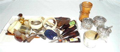 Lot 370 - Assorted collectors items including jade, carved miniature shoes, three silver salts, scent bottle