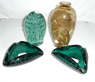 Lot 409 - Dump weight, glass vase and a pair of ashtrays