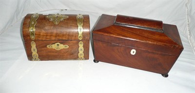 Lot 424 - Two tea caddies