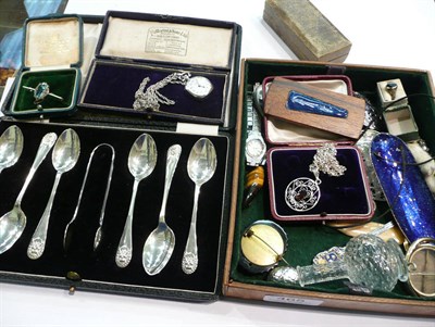 Lot 465 - A horseshoe motif pendant, Continental silver jewellery, other assorted jewellery and a cased...