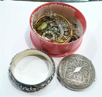 Lot 472 - Box assorted  Arabic and other small silver jewellery