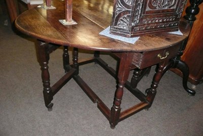 Lot 605 - 18th century oak gateleg table