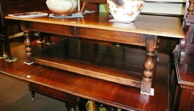 Lot 611 - Titchmarsh & Goodwin oak coffee table