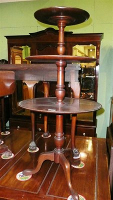 Lot 699 - Three tier dumb waiter