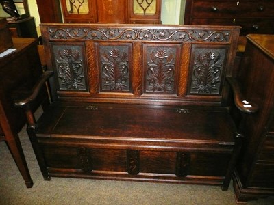 Lot 716 - Oak four panel settle