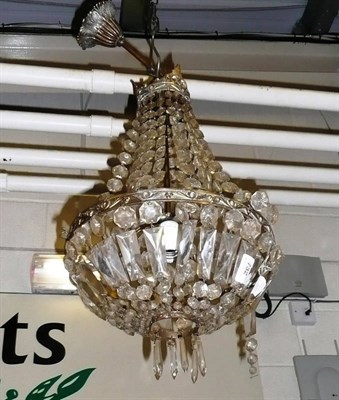 Lot 732 - Small bag chandelier