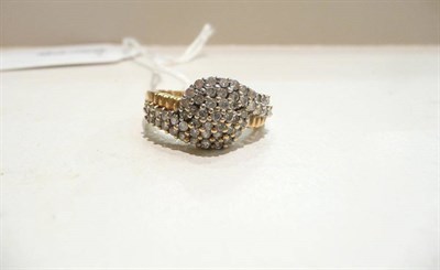 Lot 61 - An 18 carat gold diamond cluster ring