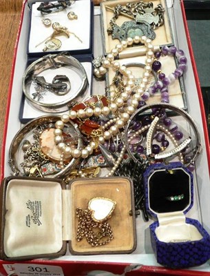 Lot 301 - Assorted jewellery including silver bangles, a silver fob, a hardstone anchor brooch, etc