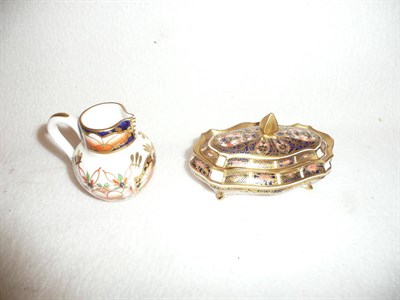 Lot 335 - Stevenson & Hancock Derby miniature jug and a Royal Crown Derby trinket box and cover (2)