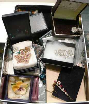 Lot 380 - Collection of costume jewellery