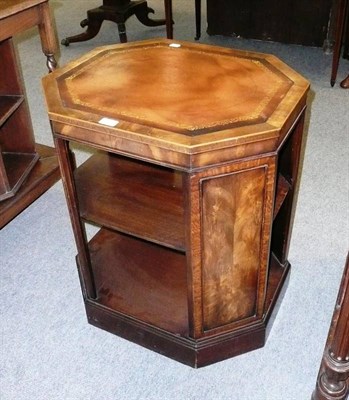 Lot 507 - Centre table/bookcase