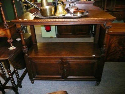 Lot 512 - Oak buffet