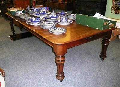 Lot 515 - Victorian mahogany dining table with four leaves and winder (5feet 6inches extending to 11feet...