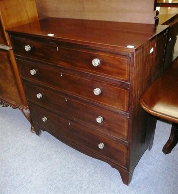 Lot 555 - Chest of drawers