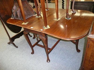 Lot 557 - Pad foot drop-leaf table