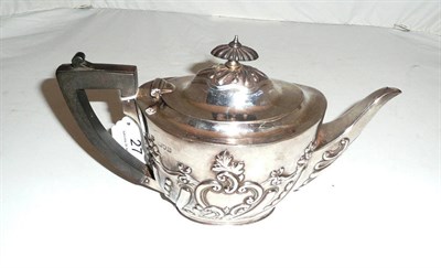 Lot 27 - A silver teapot