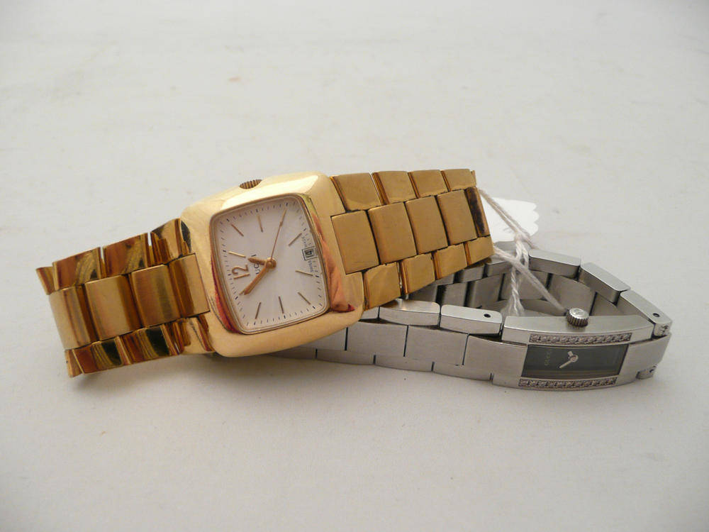 Lot 57 - Two wristwatches both signed 'Gucci'