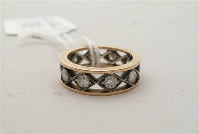 Lot 61 - A diamond eternity ring