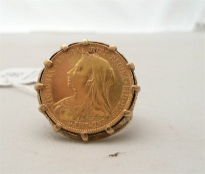 Lot 98 - Sovereign ring