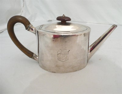 Lot 106 - Georgian silver teapot
