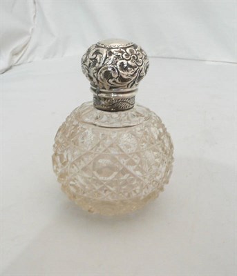 Lot 114 - Silver-lidded cut glass scent bottle