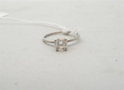 Lot 178 - A diamond solitaire ring