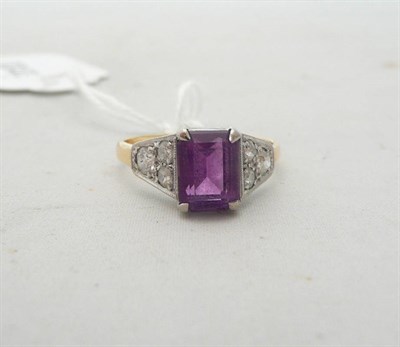 Lot 184 - An amethyst and diamond ring