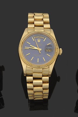 Lot 370 - An 18ct Gold Day/Date Automatic Centre Seconds Wristwatch, signed Rolex, Oyster Perpetual,...