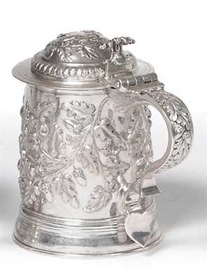 Lot 515 - A William & Mary Tankard, maker's mark TE, London 1692, the cylindrical body later chased with...