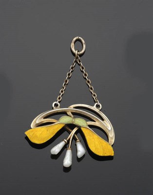 Lot 436 - An Art Nouveau Enamelled Sycamore Seed and Pearl Pendant, the double sycamore seed enamelled in...