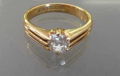 Lot 560 - A Gentleman's 18 Carat Gold Diamond Solitaire Ring, the old mine cut diamond in a claw setting...