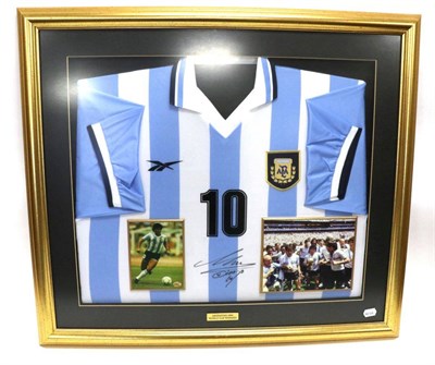 Lot 3040 - Maradona Signed Argentina Shirt (framed, with plaque 'Argentine 1986 World Cup Winners)