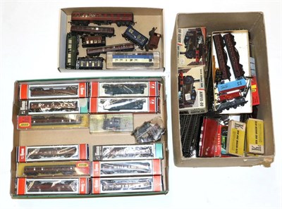 Lot 3222 - Lima N Gauge Locomotives And Coaches including 2xBR D5518 locomotives and nine BR maroon...