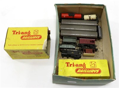 Lot 3224 - Triang TT Gauge Locomotive And Rolling Stock including T93 Merchant Navy Class locomotive Clan Line