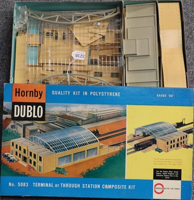 Lot 3238 - Hornby Dublo 5083 Terminal Or Through Station  Composite Kit (E-G, contents unchecked but...